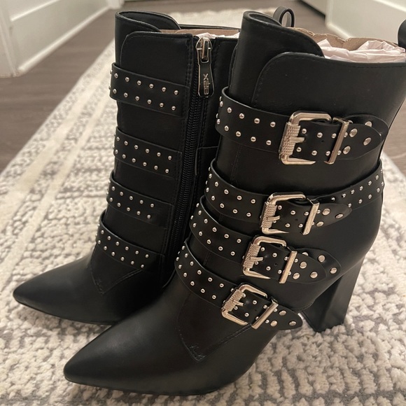NWT - Studded Buckled Black Vegan Leather Boots Bronx Size 8 - Picture 4 of 10